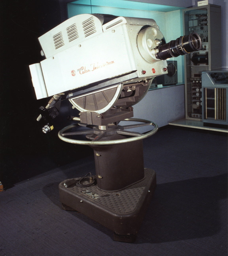 RCA TK-41. By RCA (progettista/ costruttore), Houston Fearless 76 Inc. (costruttore), Taylor, Taylor & Hobson Ltd (costruttore) - Catalogo collezioni (in it). Museoscienza.org. Museo nazionale della scienza e della tecnologia Leonardo da Vinci, Milano., CC BY-SA 4.0.